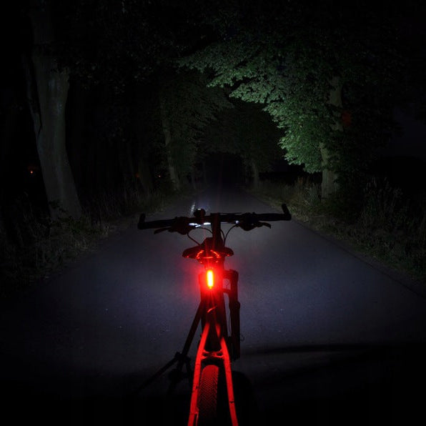 Tylna lampka latarka rowerowa czerwone światło LED USB